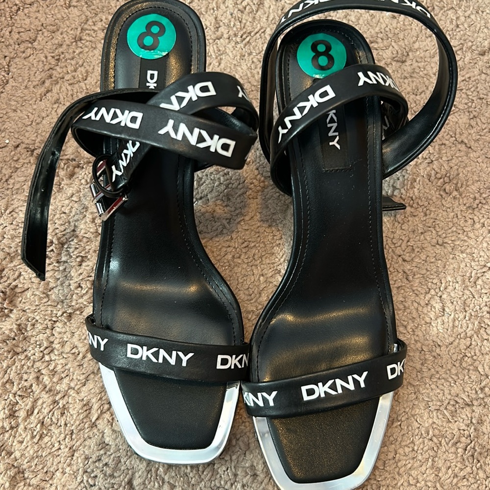 DKNY, size 8, never worn